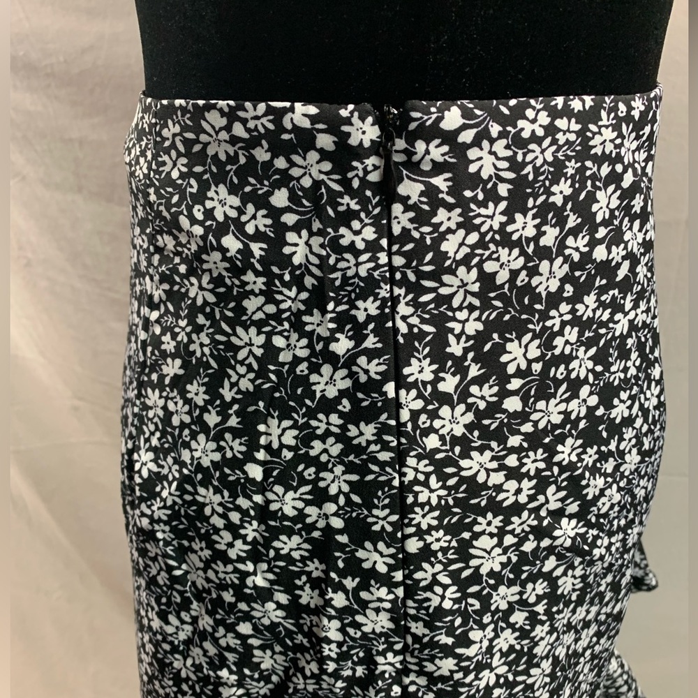 Ditsy Floral Ruffle Trim Knot Side Skirt - Picture 8 of 8